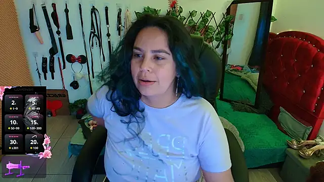 Snapshot of elektra_32 chatting on 09/18/25, 05:53 elektra 32 online show from 09/18/25, 05:53