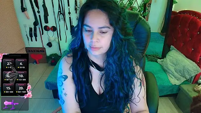 Snapshot of elektra_32 chatting on 09/19/25, 06:15 elektra 32 online show from 09/19/25, 06:15