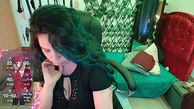 Snapshot of elektra_32 chatting on 09/25/25, 05:44 elektra 32 online show from 09/25/25, 05:44