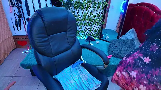 Snapshot of elektra_32 chatting on 10/19/25, 07:09 elektra 32 online show from 10/19/25, 07:09