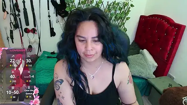 Snapshot of elektra_32 chatting on 10/25/25, 12:45 elektra 32 online show from 10/25/25, 12:45