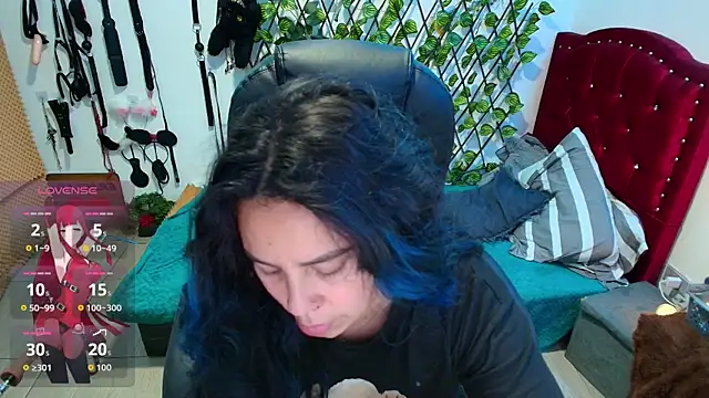 Snapshot of elektra_32 chatting on 11/01/25, 10:56 elektra 32 online show from 11/01/25, 10:56