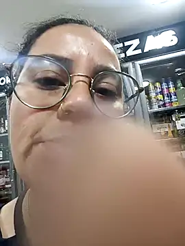 Snapshot of elektra_32 chatting on 11/10/25, 04:17 elektra 32 online show from 11/10/25, 04:17