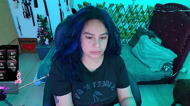 Snapshot of elektra_32 chatting on 12/14/25, 11:53 elektra 32 online show from 12/14/25, 11:53