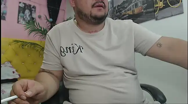 Snapshot of oso_dirty_ chatting on 12/23/24, 05:43 oso dirty online show from 12/23/24, 05:43