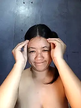 Snapshot of Urchanel chatting on 10/08/25, 03:04 Urchanel online show from 10/08/25, 03:04