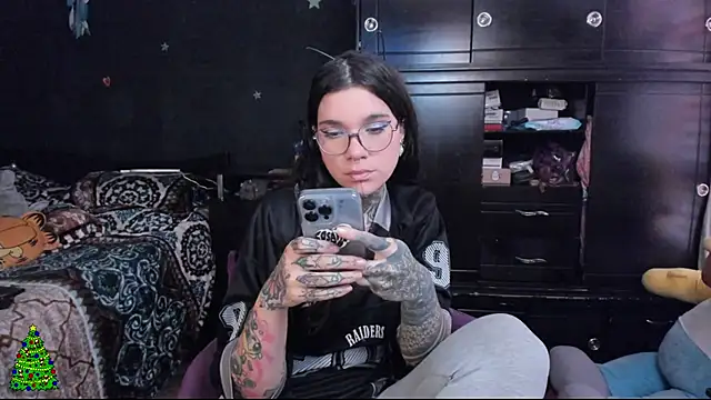 Snapshot of Lilmarieee chatting on 12/12/24, 08:10 Lilmarieee online show from 12/12/24, 08:10