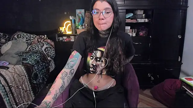 Snapshot of Lilmarieee chatting on 03/07/25, 01:09 Lilmarieee online show from 03/07/25, 01:09