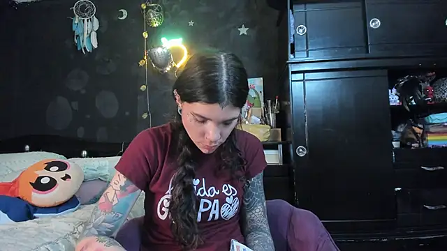 Snapshot of Lilmarieee chatting on 11/18/25, 10:47 Lilmarieee online show from 11/18/25, 10:47
