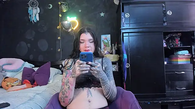 Snapshot of Lilmarieee chatting on 11/20/25, 04:51 Lilmarieee online show from 11/20/25, 04:51