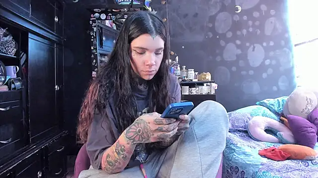 Snapshot of Lilmarieee chatting on 12/22/25, 02:25 Lilmarieee online show from 12/22/25, 02:25