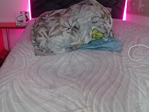 Snapshot of danypalmer chatting on 03/17/25, 02:52 danypalmer online show from 03/17/25, 02:52