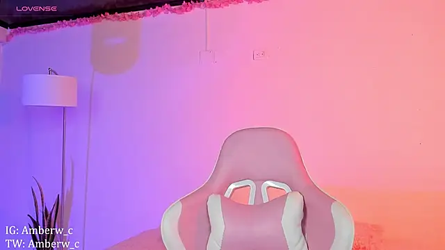 Snapshot of Ambeerouse chatting on 12/30/24, 01:37 Ambeerouse online show from 12/30/24, 01:37