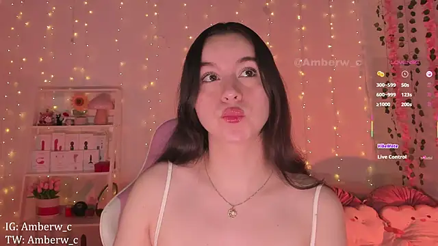 Snapshot of Ambeerouse chatting on 10/20/25, 02:12 Ambeerouse online show from 10/20/25, 02:12