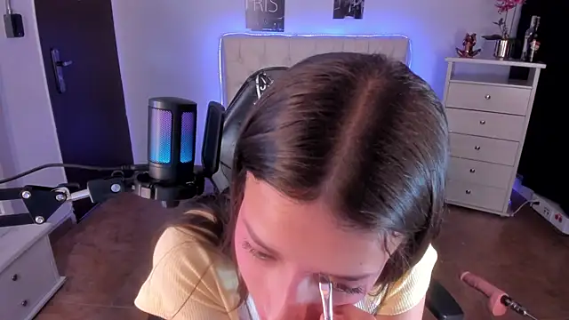 Amaia Daniells online show from 02/04/25, 04:05