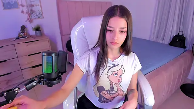 Amaia Daniells online show from 03/18/25, 03:20