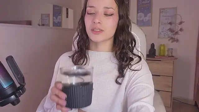 Amaia Daniells online show from 11/05/25, 03:39