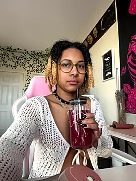 Snapshot of goddessxdreaxo chatting on 11/11/25, 01:44 goddessxdreaxo online show from 11/11/25, 01:44
