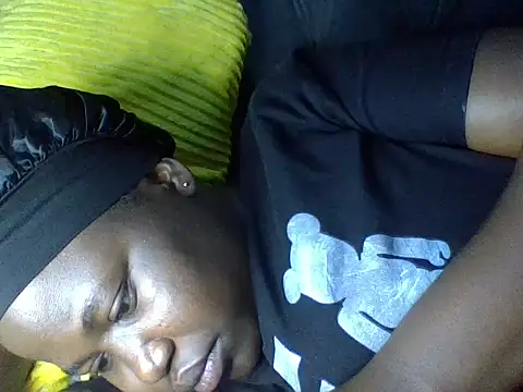 cute-marianna online show from 10/13/25, 04:12