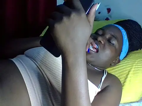 cute-marianna online show from 04/23/26, 05:15