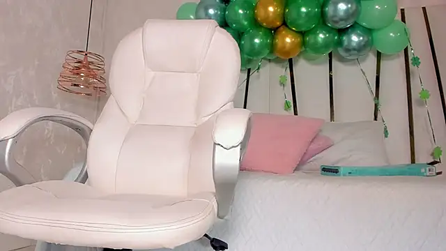 Snapshot of Meghan_stonne_ chatting on 03/19/25, 07:17 Meghan stonne online show from 03/19/25, 07:17