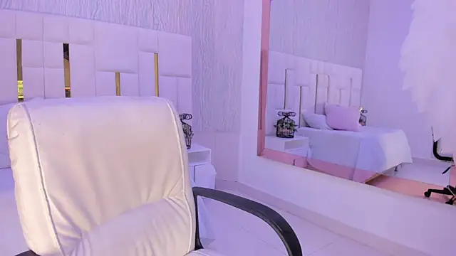 Meghan stonne  online show from 10/25/25, 06:57