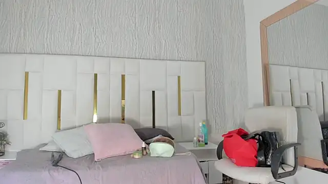 Snapshot of Meghan_stonne_ chatting on 01/10/26, 07:15 Meghan stonne online show from 01/10/26, 07:15