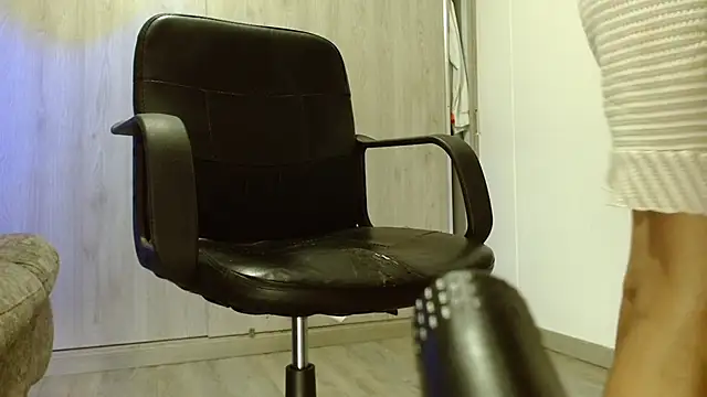 Meghan stonne  online show from 04/23/26, 12:23