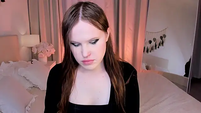 EffieMinki online show from 06/18/26, 10:03