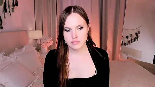 EffieMinki online show from 06/19/26, 08:56