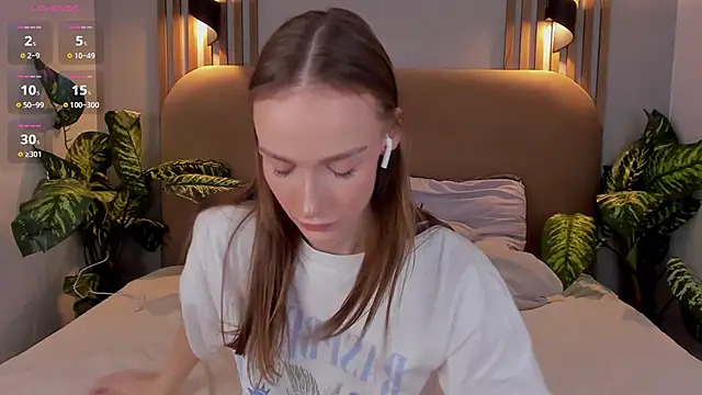 Kira Quinn online show from 11/11/25, 06:57