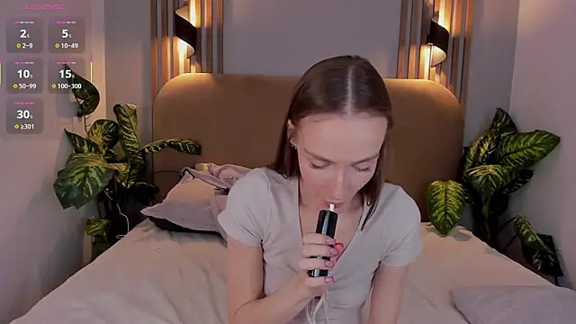 Kira Quinn online show from 11/12/25, 07:09