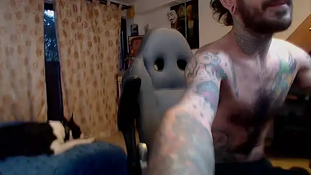 Snapshot of harry_reems1 chatting on 12/12/24, 10:52 harry reems1 online show from 12/12/24, 10:52