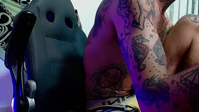 Snapshot of harry_reems1 chatting on 05/03/26, 12:11 harry reems1 online show from 05/03/26, 12:11