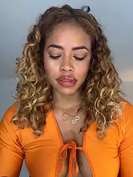 SarahCinnamon- online show from 03/29/26, 06:41