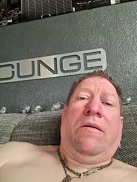 tomtom111111 online show from 03/05/25, 02:23