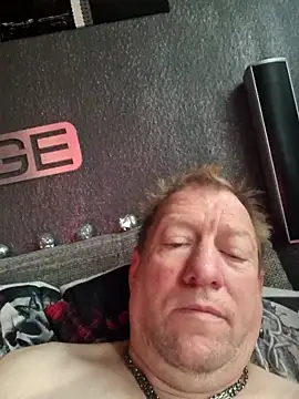 tomtom111111 online show from 09/28/25, 09:25