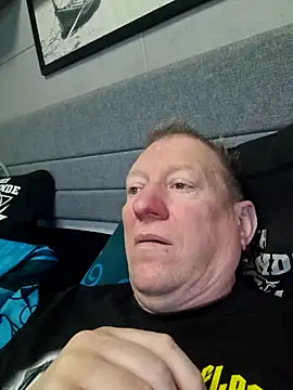 tomtom111111 online show from 10/18/25, 11:44