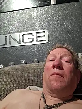 tomtom111111 online show from 02/28/26, 11:17