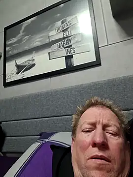 tomtom111111 online show from 03/24/26, 06:35