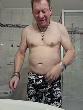 tomtom111111 online show from 04/05/26, 07:16