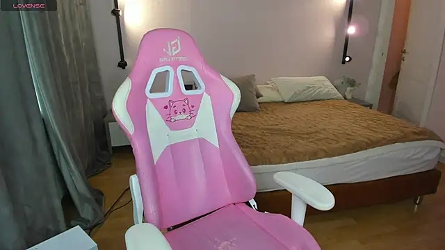 Snapshot of Lesya_Flin chatting on 11/09/25, 09:18 Lesya Flin online show from 11/09/25, 09:18