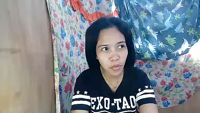 Snapshot of PinaySkinnyGirl chatting on 02/21/26, 12:11 PinaySkinnyGirl online show from 02/21/26, 12:11