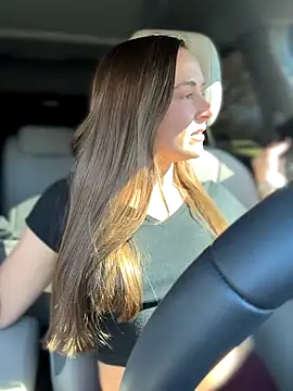 lunagirl13 online show from 10/24/25, 08:05