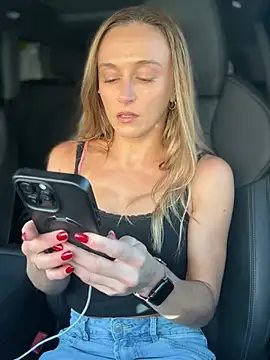 lunagirl13 online show from 07/06/26, 11:51