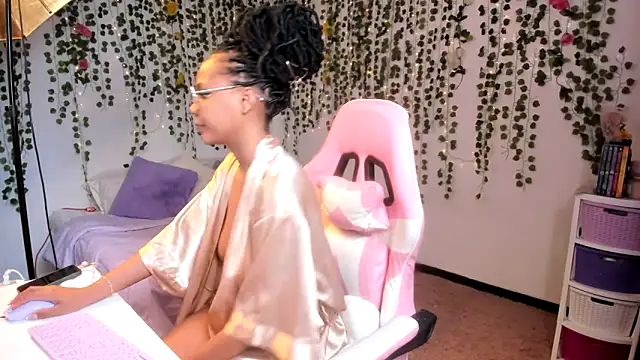 violeta milleer online show from 10/12/25, 04:28