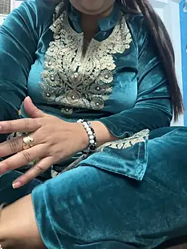 Snapshot of Preet_Kaur_69 chatting on 12/17/24, 10:01 Preet Kaur 69 online show from 12/17/24, 10:01