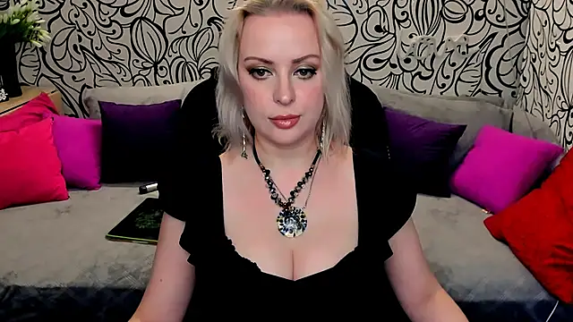 Hotdreamhere online show from 12/27/24, 12:01