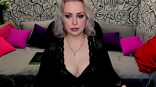 Hotdreamhere online show from 12/30/24, 10:32