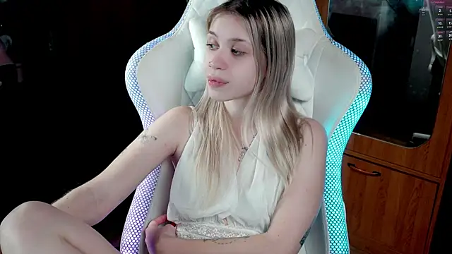 ho1yho1e online show from 12/04/25, 05:43